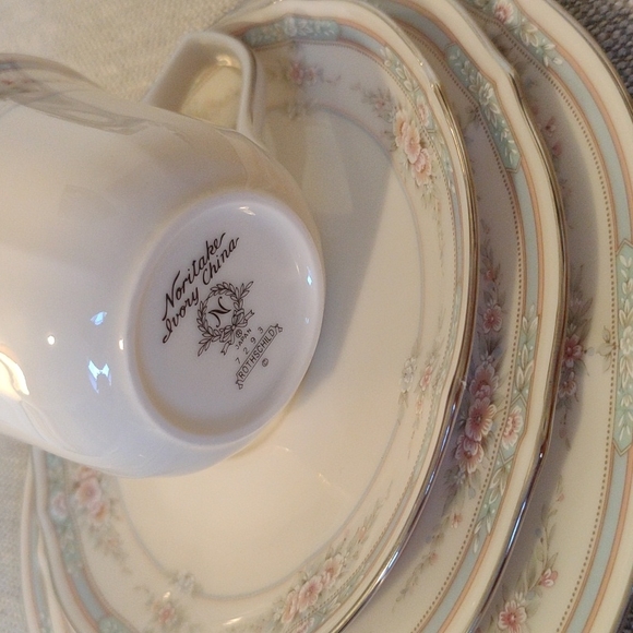 NEW Noritake Ivory China Rothschild Vintage collection 4 peace tee set - Picture 3 of 11
